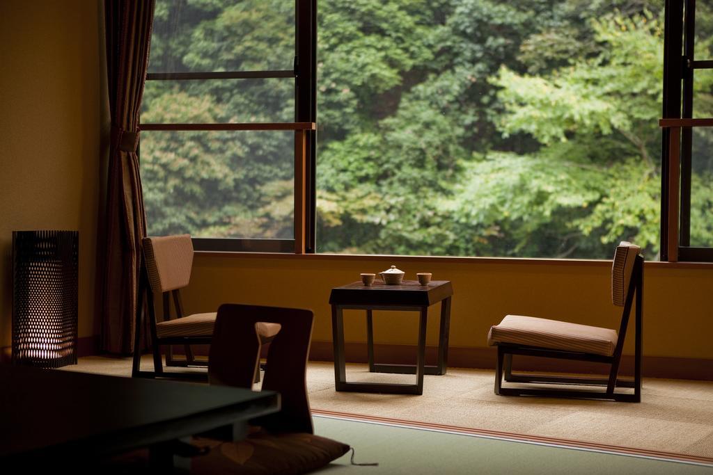 Hananosato Onsen Sansuikan Такацуки Екстериор снимка