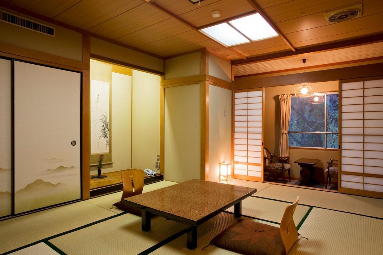 Hananosato Onsen Sansuikan Такацуки Екстериор снимка